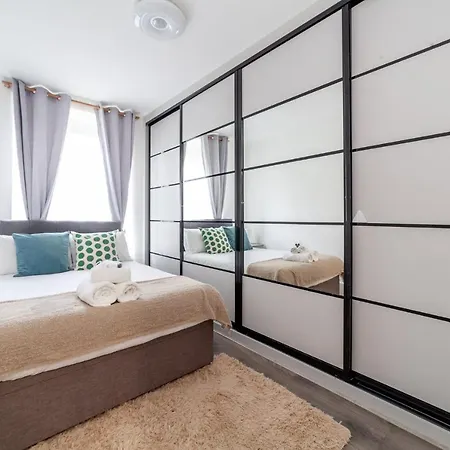 Wonderful Flat Near Little Portugal Apartamento